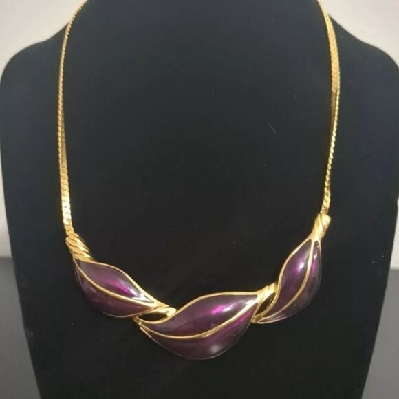 Vintage Signed Trifari Dark Purple Enamel Leaf Goldtone Collar Necklace - Picture 1 of 7
